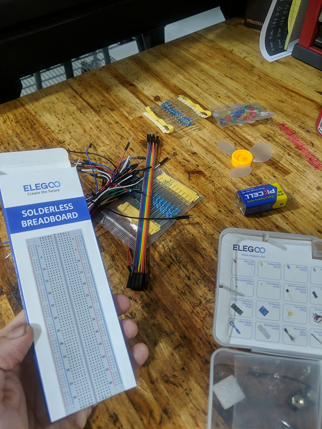 Mega 2560 R3 Project Basic Starter Kit Compatible with Arduino | 16 Tutorials, 54 Digital I/O Pins, 16 Analog Inputs, 4 Serial Ports, LCD1602, Breadboard & Components, STEM, DIY Circuit customer photo 1