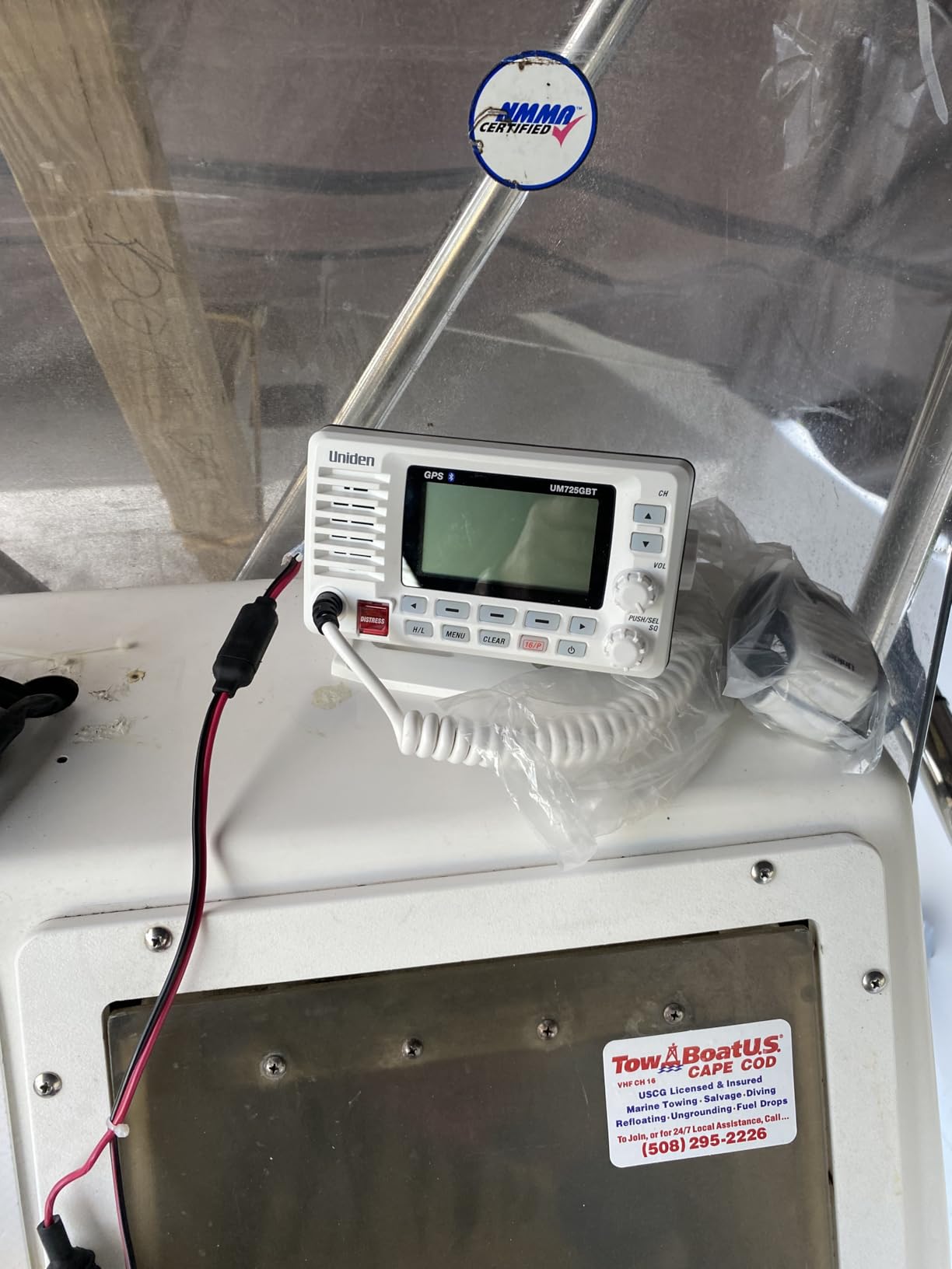 Uniden UM725GBT Marine VHF Radio, All USA, Canada, and Intl. Marine Channels, 1Watt/25Watt Transmit Power, Largest LCD Screen in Class, NOAA Weather Channels, Speaker Mic, GPS Built-in, and Bluetooth customer photo 2