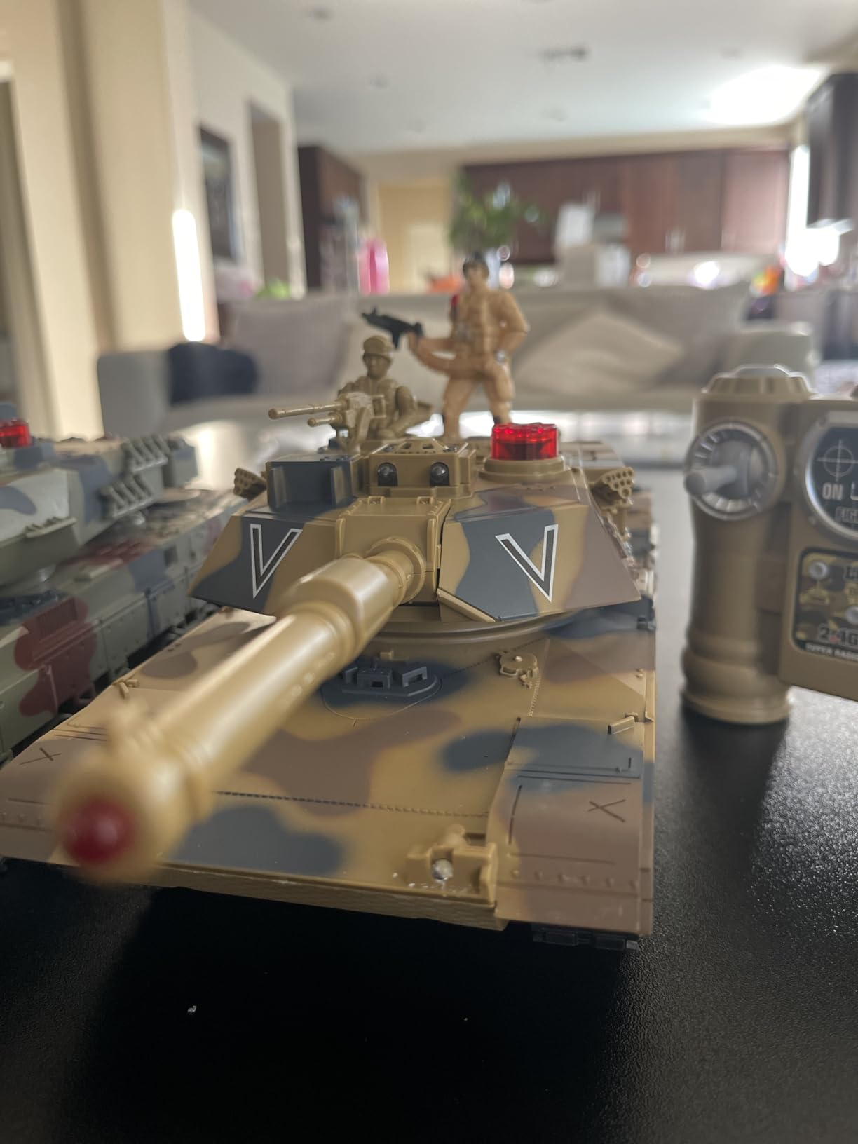 Supdex 1/24 RC Battle Tank Set, Remote Control USA M1A2 and Ger Leopard II Army Toy that Shoots, 2.4G Tank Model Toy for Boys Age 8+ Year Old with Sound Effects, Lights and Smoke customer photo 2