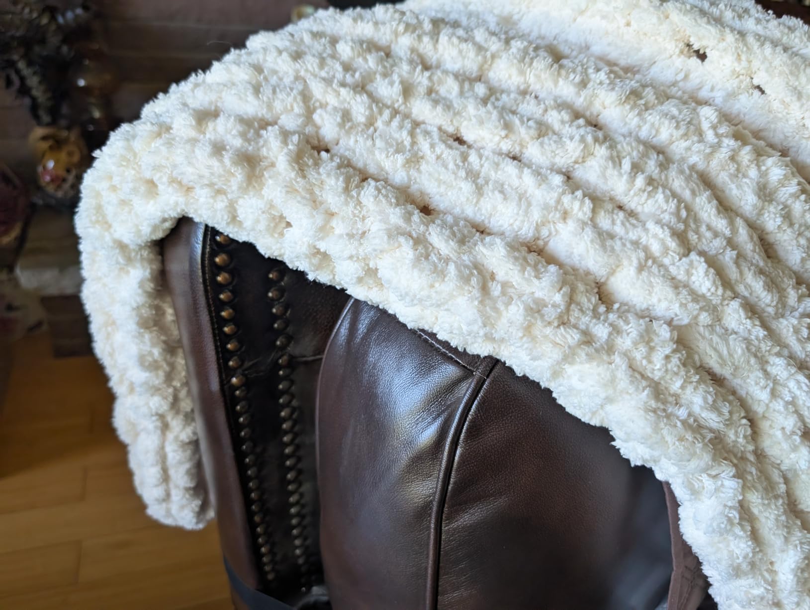 L'AGRATY Chunky Knit Blanket Throw,Soft Chenille Yarn Throw Blanket 50x60,Handmade Cable Knit Crochet Blanket,Large Knit Blankets Chunky Yarn,Rope Knot Throw Blanket for Couch Sofa Bed Home Decor customer photo 1
