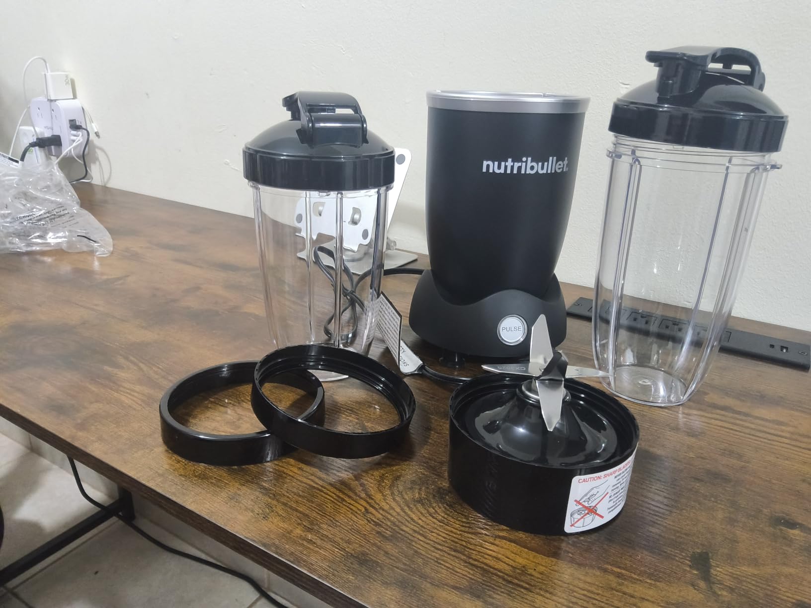 nutribullet Pro+ Personal Blender 1200W - Pulse Function, Auto Shut-Off, 32 oz & 24 oz To-Go Cups, Matte Black customer photo 1