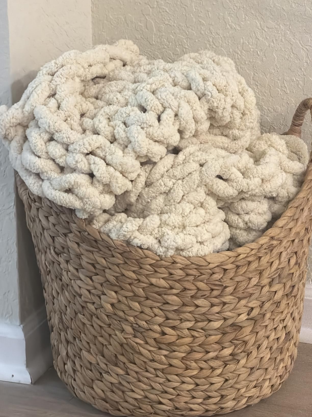 Bigacogo Chunky Knit Throw Blanket for Couch, 40x60 inches, Beige | Hand Knit with Jumbo Chenille, Soft Breathable Cable Knit for Sofa Bed Living Room, Machine Washable, Gift for Mom Friend customer photo 2