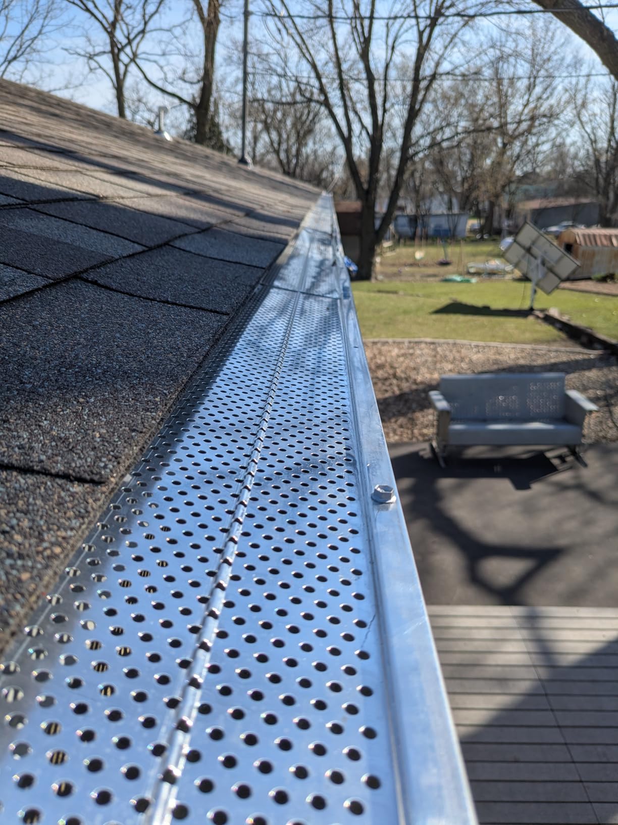 VEVOR Gutter Guard, 5 inch Width, Aluminum Leaf Filter DIY Gutter Cover, 52 PCS 208 ft Total Length, 0.157'' Hole Diameter & 0.02'' Thick Fits Any Roof or Gutter Type customer photo 1