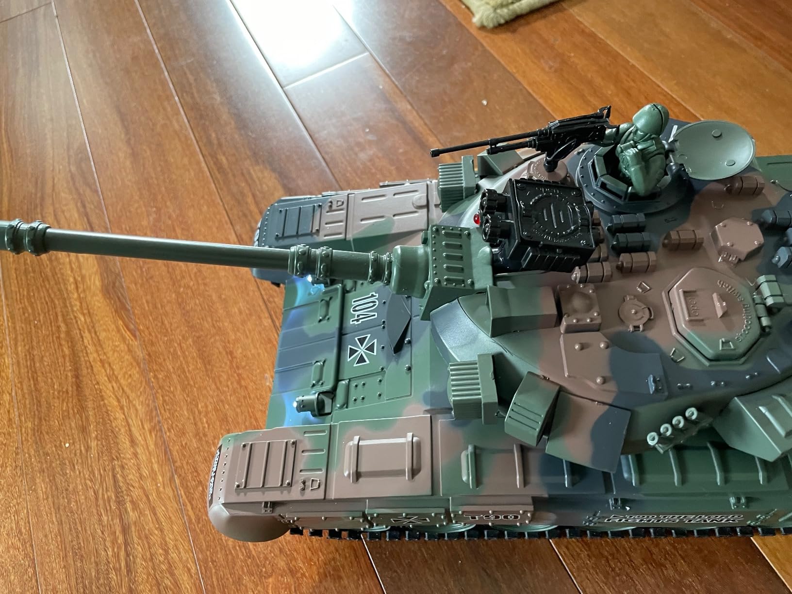 Supdex 1:18 RC Tank, 2.4Ghz RUS T-90 Remote Control Tank Model Toys, Battle Army with Smoke, Light Sound, Volume Switch, Military Toy for Boy 8 Years Old+ that Shoots BBS customer photo 1
