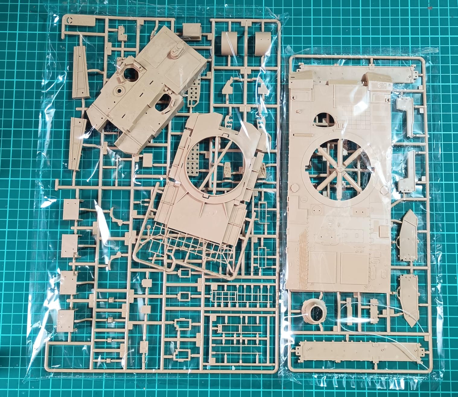Academy 13560 1/35 Poland K2GF Tank Plastic Model customer photo 2