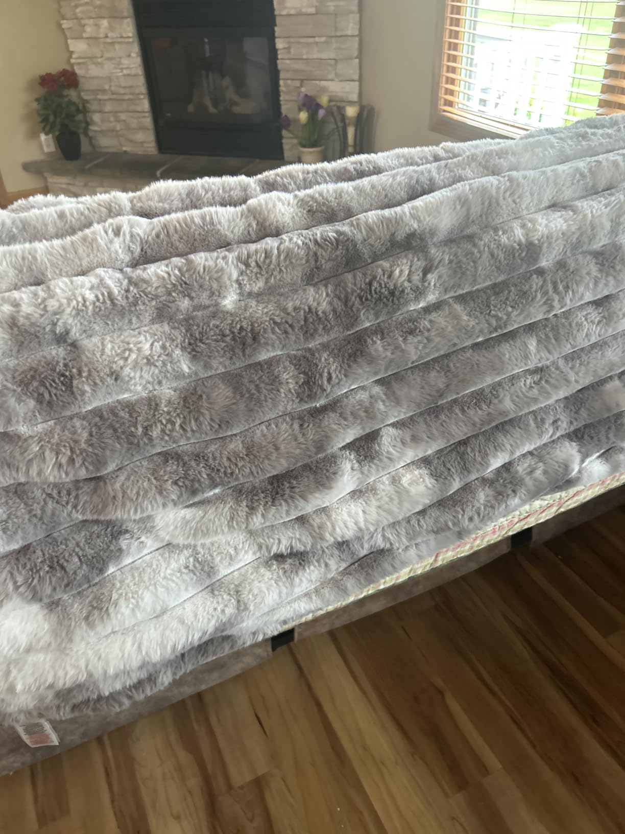 Cozy Bliss Faux Fur Throw Blanket for Couch, Cozy Warm Plush Striped Blanket for Sofa Bedroom Living Room, 50 * 60 Inches Black customer photo 1