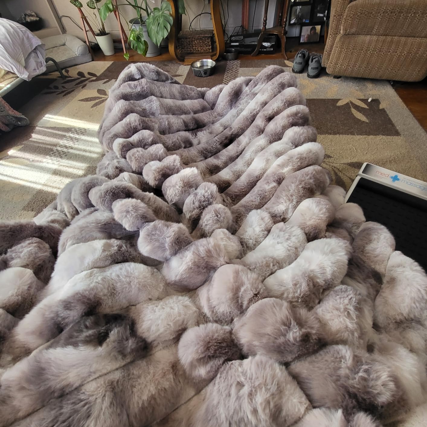 Cozy Bliss Faux Fur Throw Blanket for Couch, Cozy Warm Plush Striped Blanket for Sofa Bedroom Living Room, 50 * 60 Inches Black customer photo 2