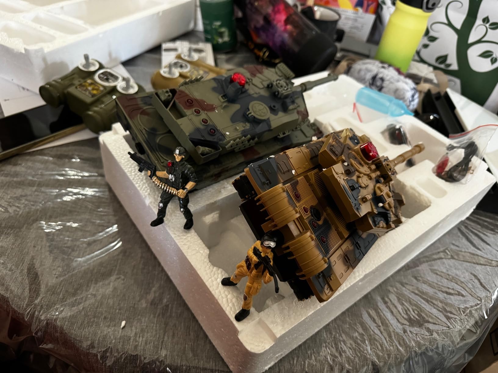 Supdex 1/24 RC Battle Tank Set, Remote Control Russian T90 and German Leopard II Tank Model that Shoots, 2.4Ghz Army Toy for Boys 6+ Year Old with Smoke, Sound Effects and Lights customer photo 1