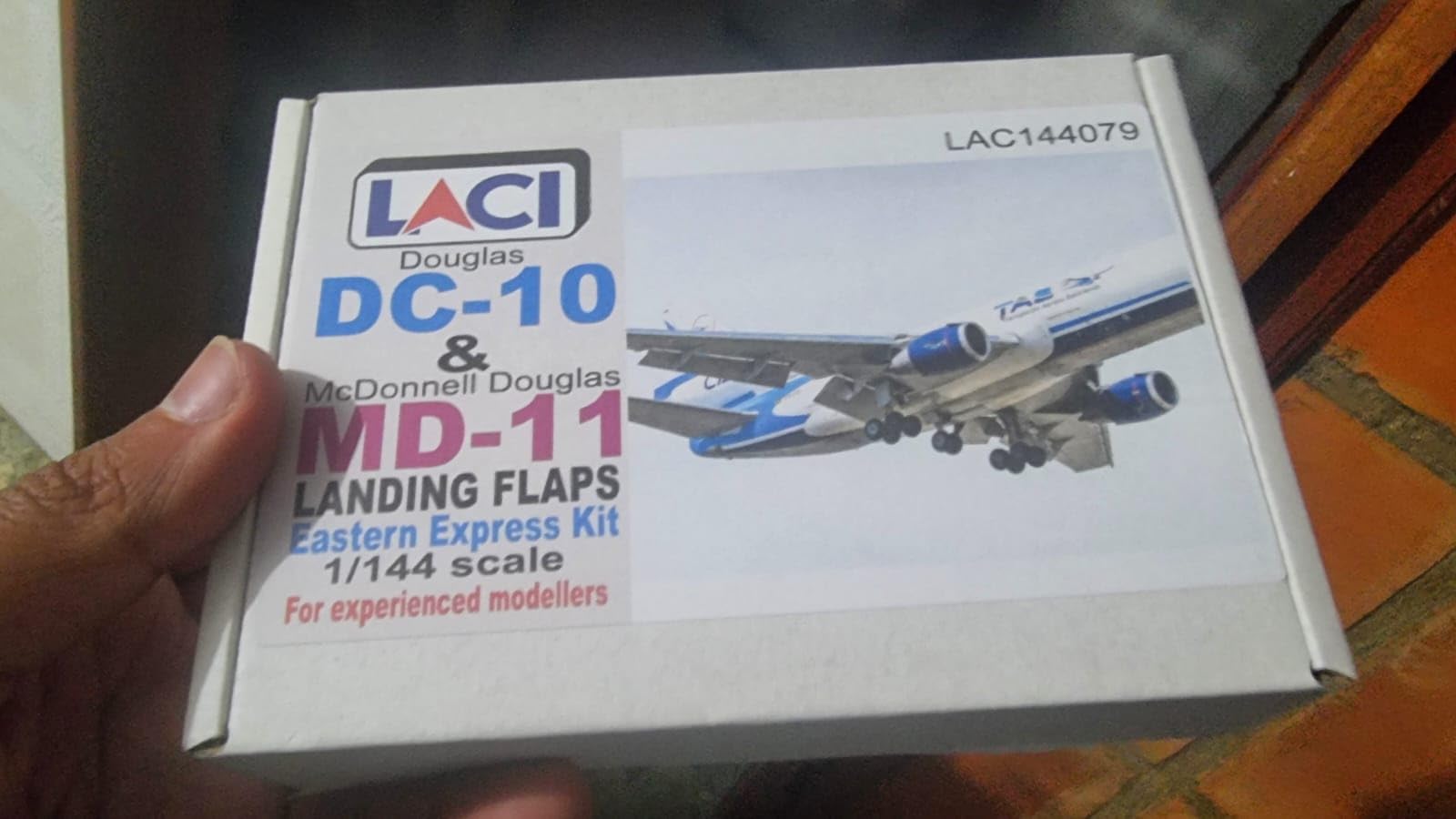 LACI 144079 1/144 Douglas DC-10 & MD-11 Landing Flaps for Eastern Express Resin Aircraft Accessory kit, Small, Grey customer photo 1