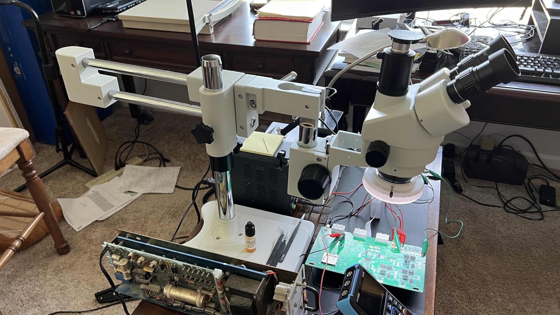 Professional Trinocular Stereo Zoom Microscope, 3.5X-90X Magnification with WF10X Eyepieces, 0.7X-4.5X Zoom Objective and 0.5X & 2.0X Auxiliary Lens, Double-Arm Boom Stand, 56S LED Ring Light customer photo 1