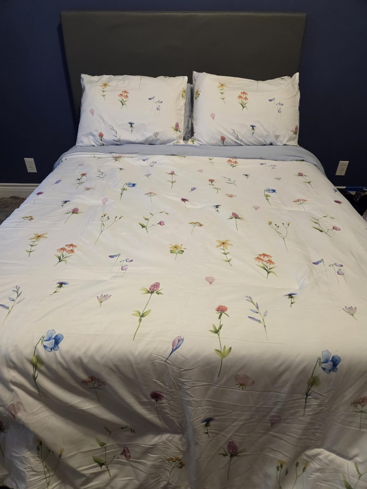 Wake In Cloud - Floral Comforter Set, Cottagecore Cute Aesthetic Watercolor Tiny Flowers and Leaves, Soft Lightweight Bedding for Women Teen Girls, 3 Pieces, Pink, Queen Size customer photo 2