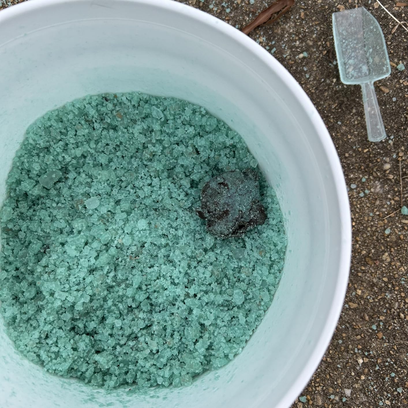 Pet-Friendly Ice Melt - Fast Acting Magnesium Chloride Formula, Safer for Pets & Surfaces, 15lb Bucket customer photo 1