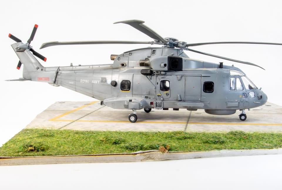 Italeri 1486 AW101 Merlin HM.1 1:72 Scale Plastic Model Kit/Model Assembly customer photo 2