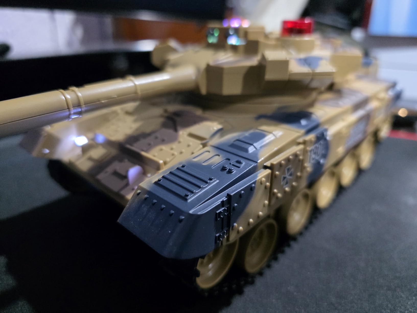 Supdex 1/24 RC Tank, Remote Control Russian T-90 Army Model Tank with Sound Effects, Lights and Smoke, 2.4G Military Model Toy, Perfect Birthday for Boys 8+ Years Old customer photo 1