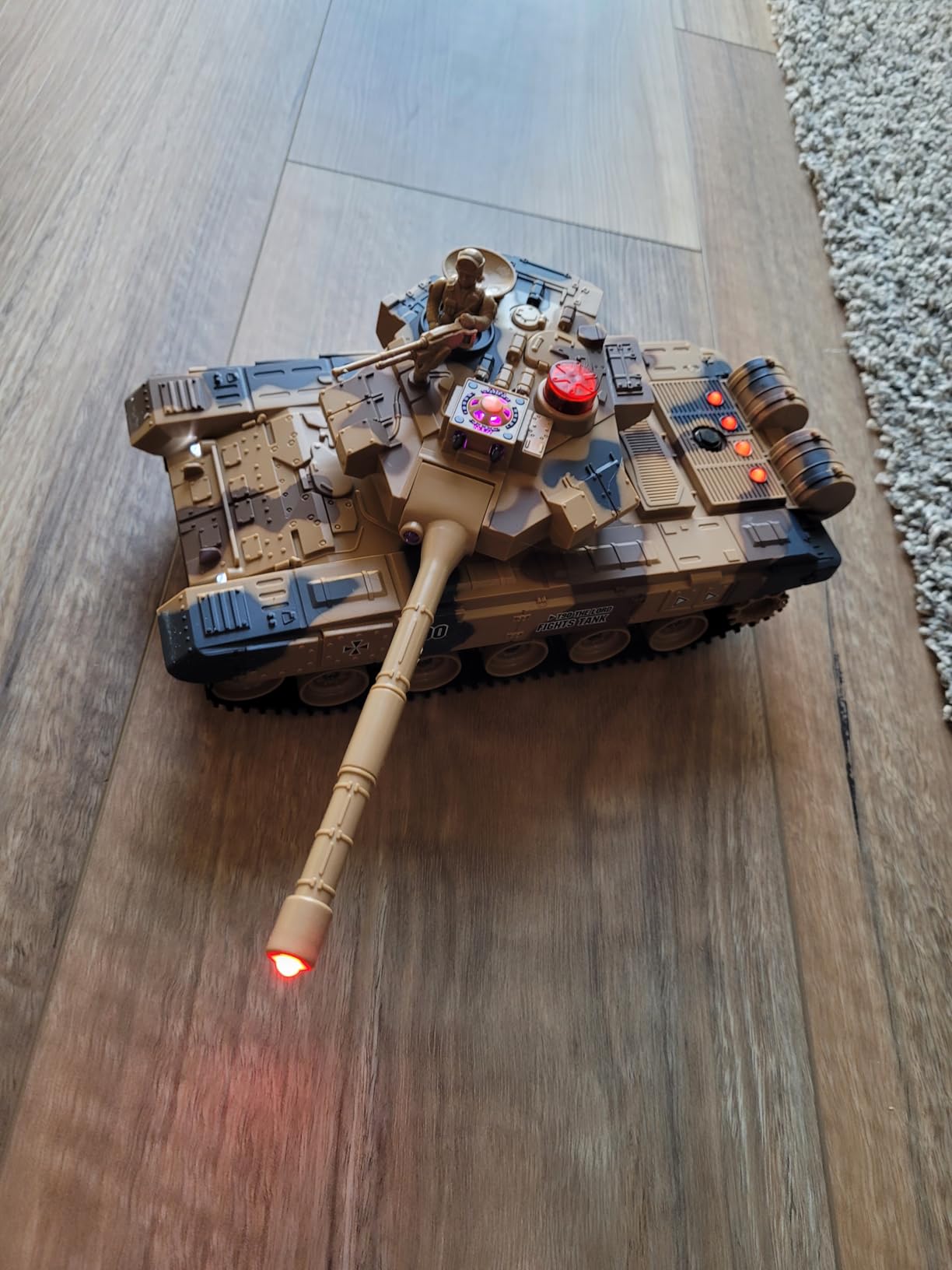 Supdex 1/24 RC Tank, Remote Control Russian T-90 Army Model Tank with Sound Effects, Lights and Smoke, 2.4G Military Model Toy, Perfect Birthday for Boys 8+ Years Old customer photo 2