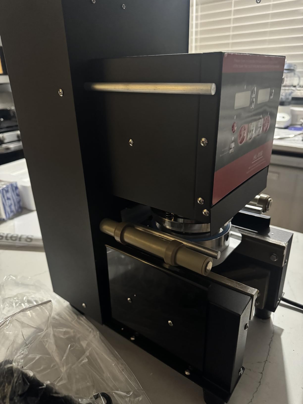 Automatic Cup Sealing Machine, 500-600 Cups/H Electric Sealer customer photo 1