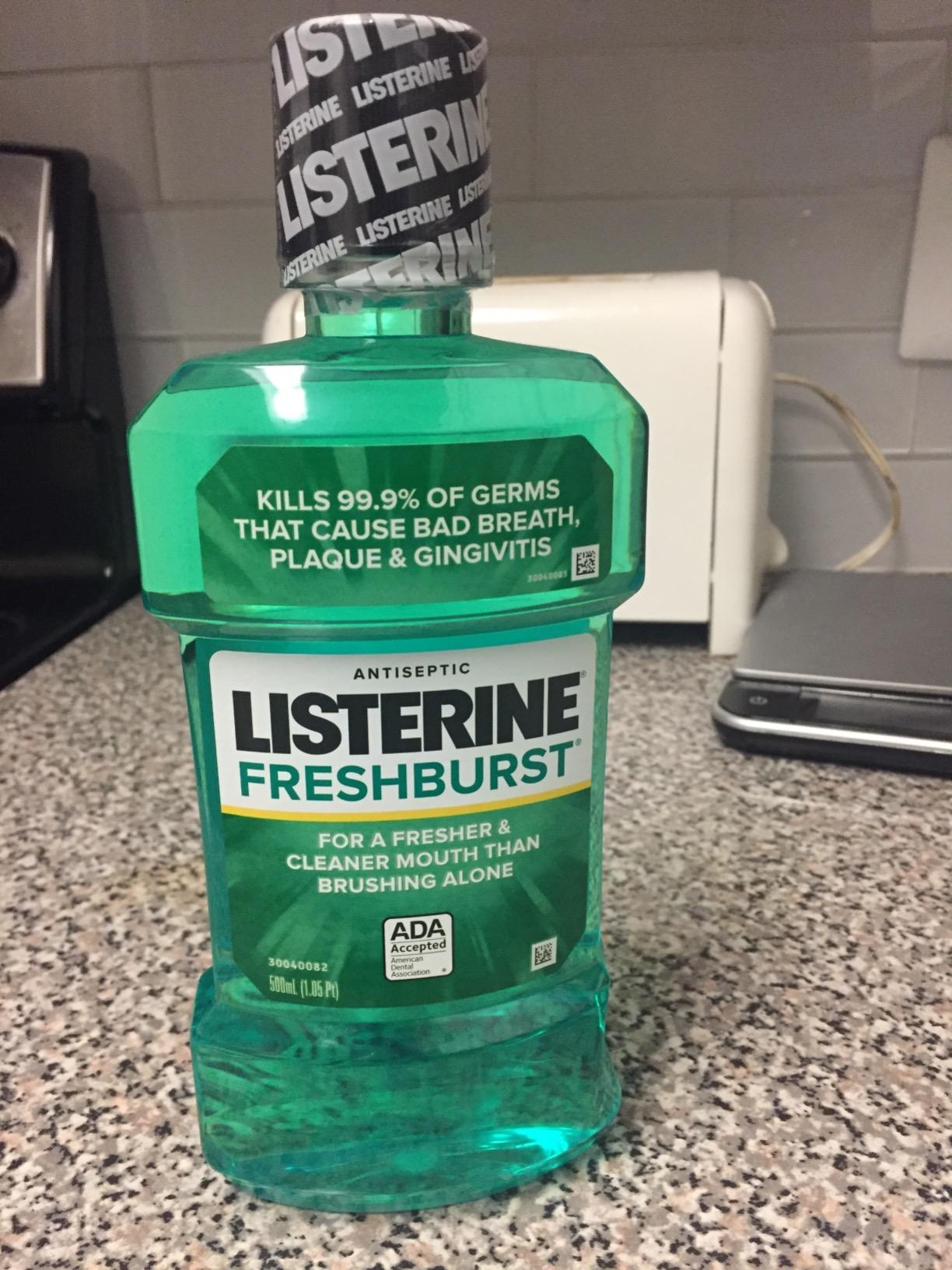 Listerine Freshburst Antiseptic Mouthwash, Spearmint, 16.9 fl. oz/ 500 mL customer photo 2