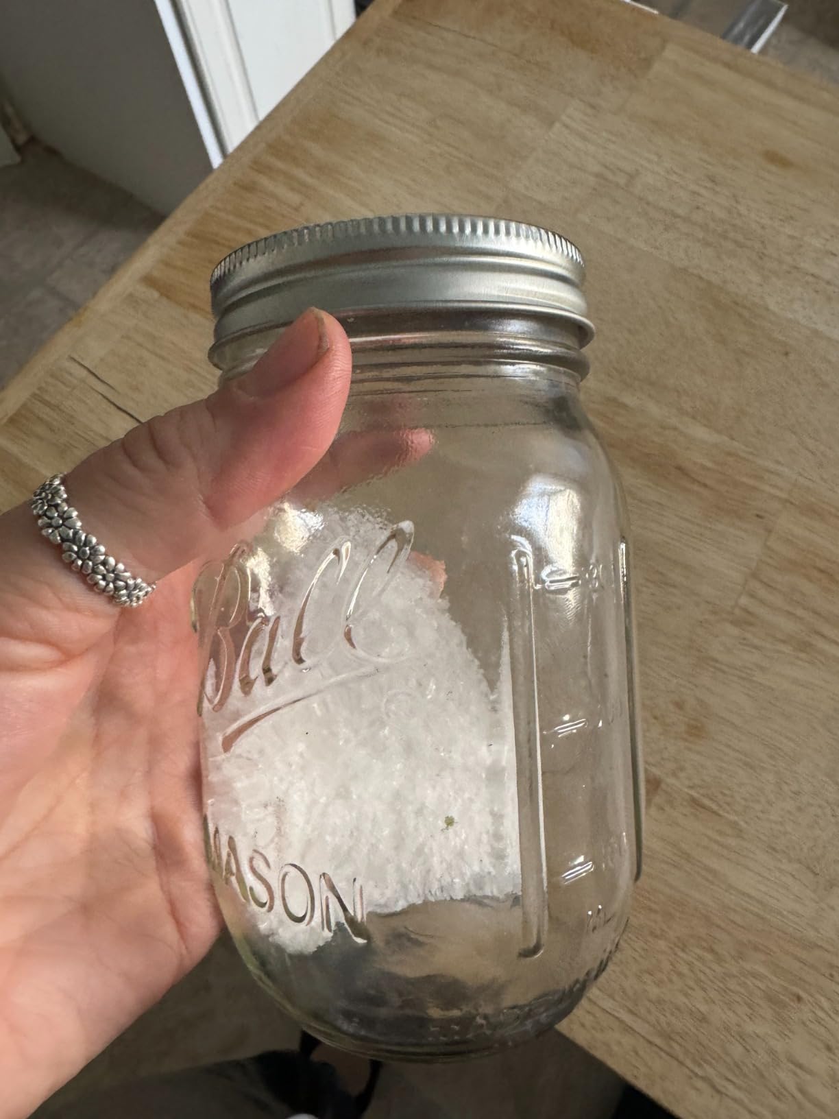 Le Saunier de Camargue Fleur de Sel – French Sea Salt Finishing Salt – Gourmet Hand-Harvested Flaky Salt in Resealable Cork-Topped Container – 125g customer photo 2