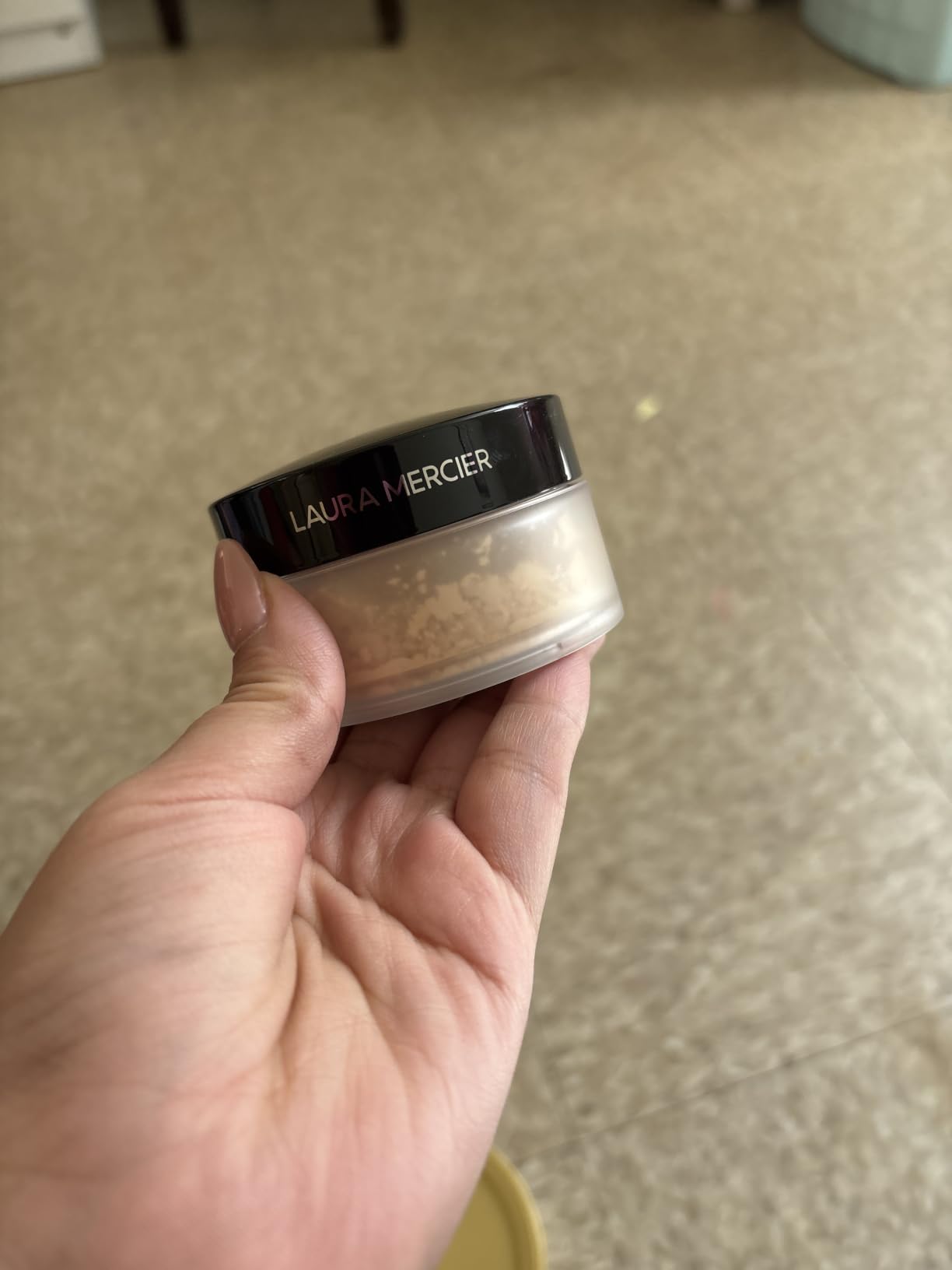Laura Mercier Translucent Loose Setting Powder, Infused with Vitamins C + E customer photo 1