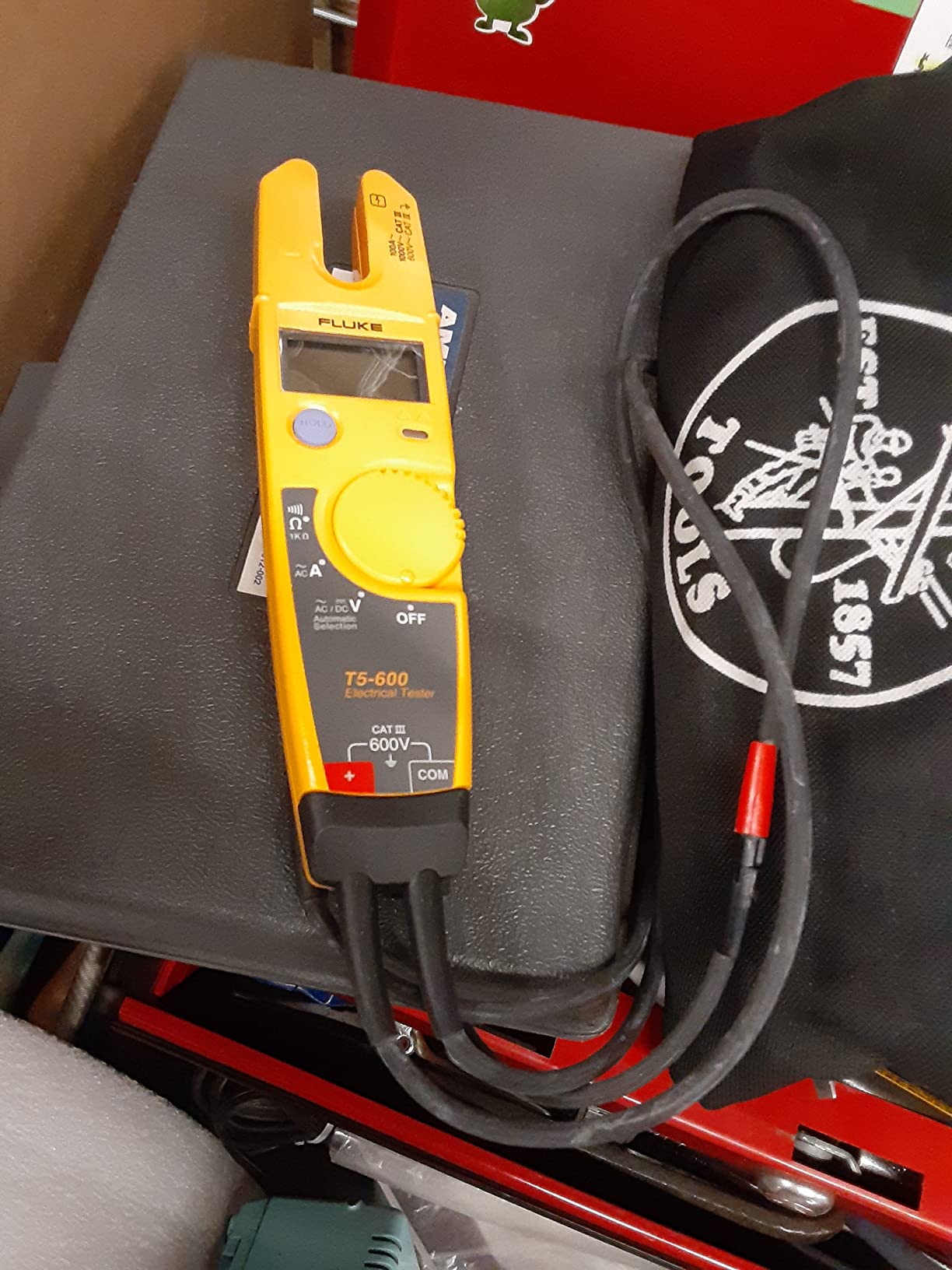 Fluke T5-600 Electrical Voltage, Continuity and Current Tester, Measures AC Current Up to 100 A Without Contact, Automatically Select AC/DC for Tests, Includes Detachable SlimReach Probe Tip customer photo 1