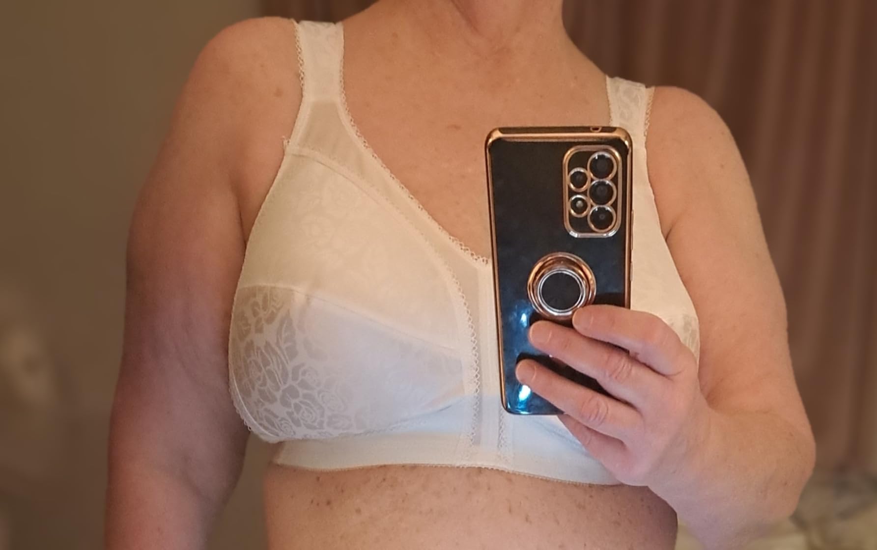 Playtex Women's Wireless Bra, 18 Hour Plus-Size Bras Available, Full Coverage, Smoothing, 4693, Single or 2-Pack customer photo 1