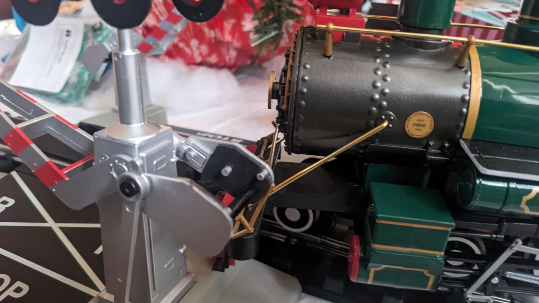 Bachmann Trains Steel Alloy Track with Operating Crossing Gate - G Scale customer photo 1