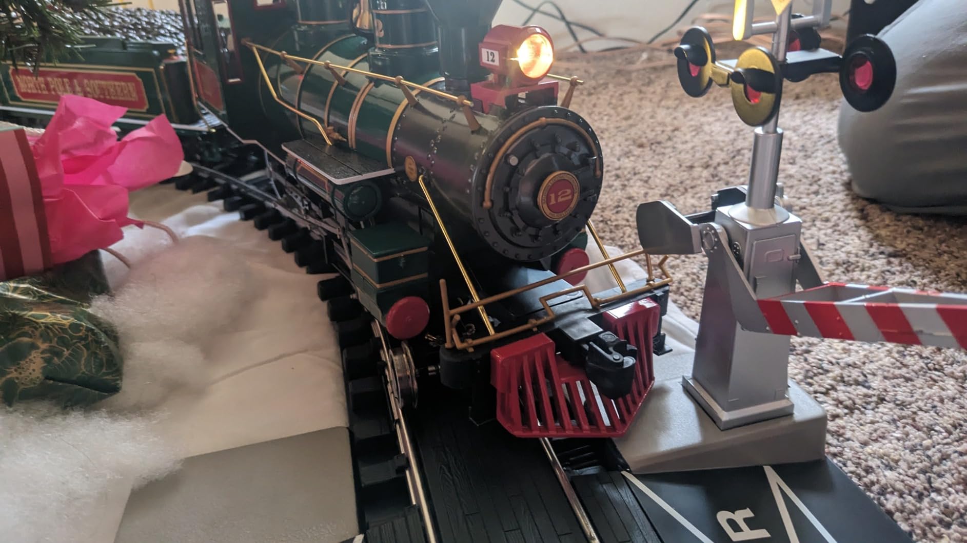 Bachmann Trains Steel Alloy Track with Operating Crossing Gate - G Scale customer photo 2