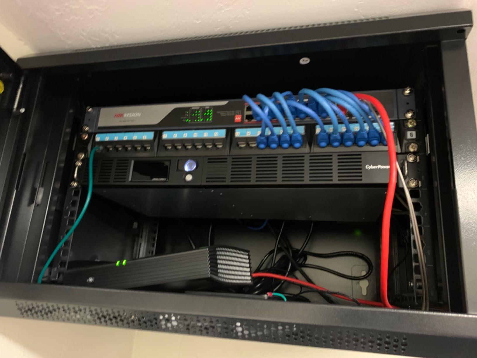 CyberPower OR500LCDRM1U Smart App LCD UPS Battery Backup and Surge Protector, 500VA/300W, 6 Outlets, AVR, 1U Rackmount, UL Certified customer photo 2