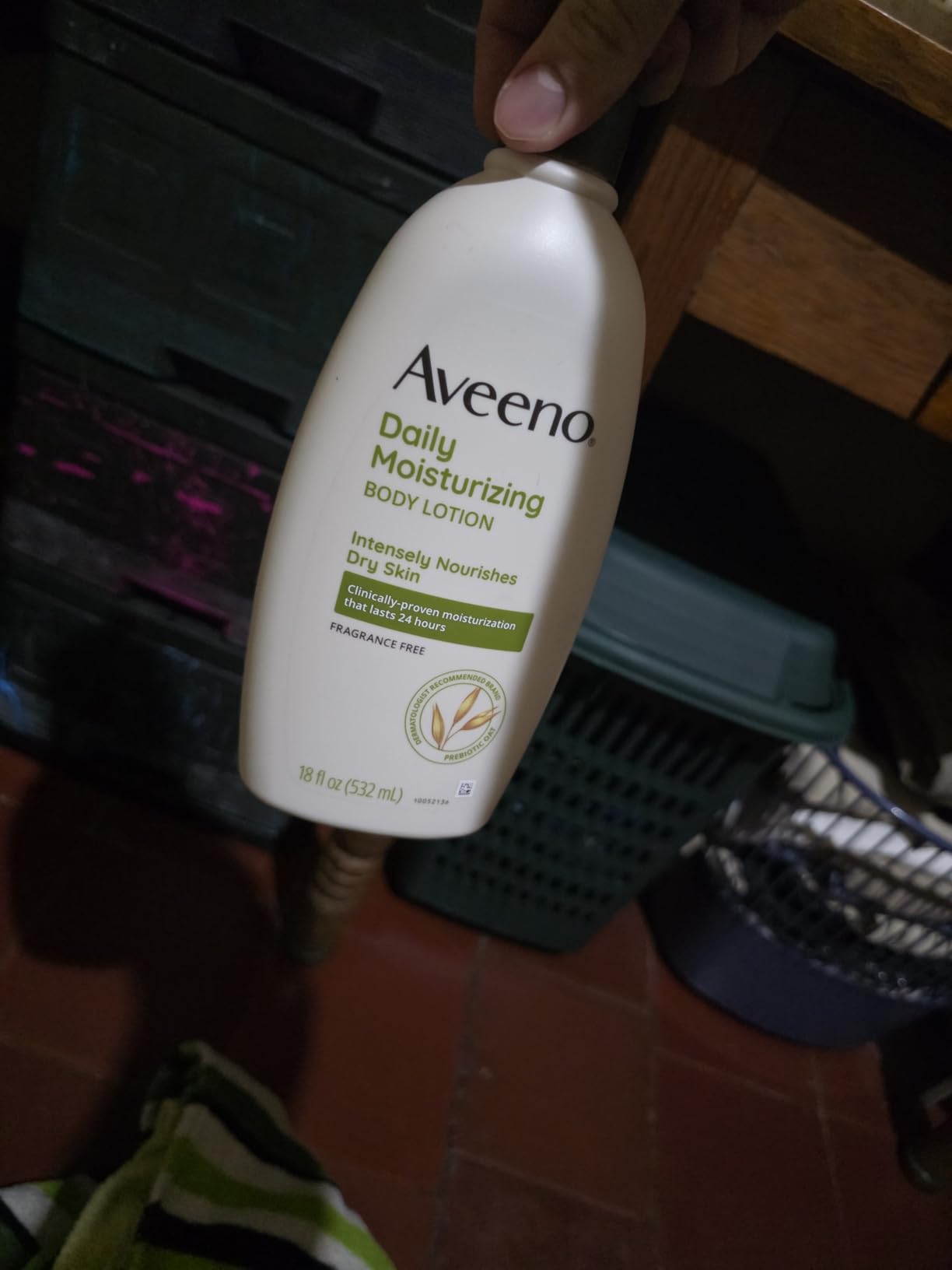 Aveeno Daily Moisturizing Body Lotion for Normal to Dry Skin, Moisturizer with Soothing Prebiotic Oat, Non Greasy, Non Comedogenic, Fragrance Free Body Lotion for Women & Men, 18 Fl Oz customer photo 1