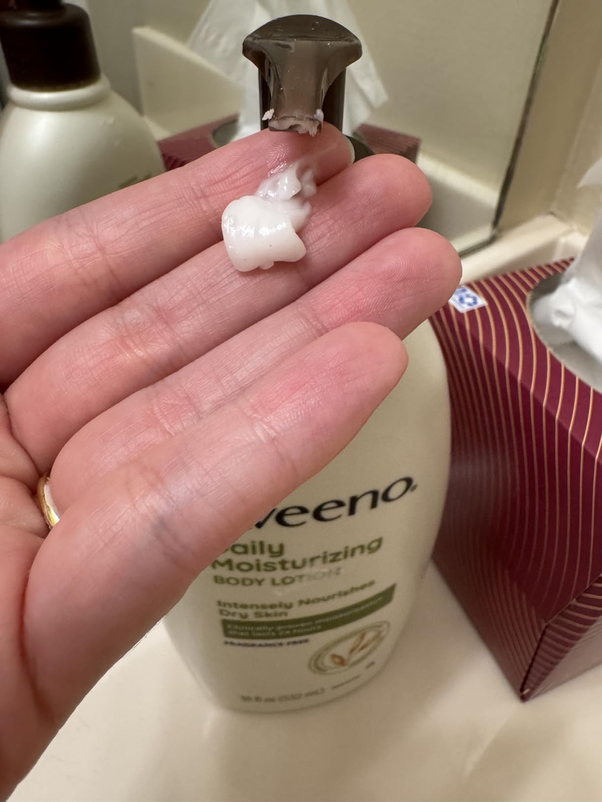 Aveeno Daily Moisturizing Body Lotion for Normal to Dry Skin, Moisturizer with Soothing Prebiotic Oat, Non Greasy, Non Comedogenic, Fragrance Free Body Lotion for Women & Men, 18 Fl Oz customer photo 2