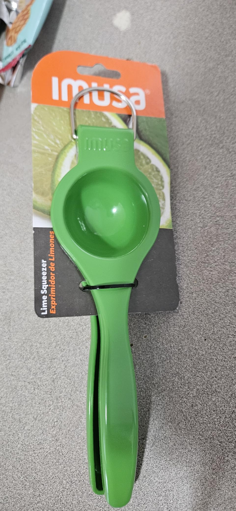 IMUSA Lime or Lemon Manual Squeezer, Citrus Juicer for Max Extraction, Yellow customer photo 1