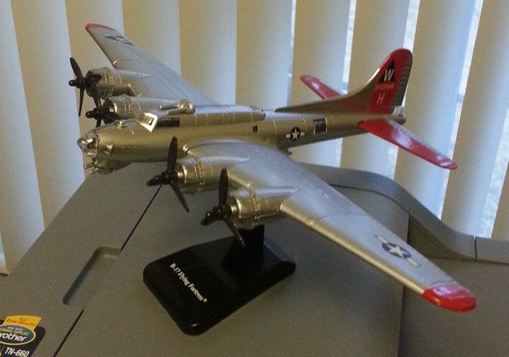 InAir E-Z Build B-17 Flying Fortress Model Kit (Red) customer photo 1