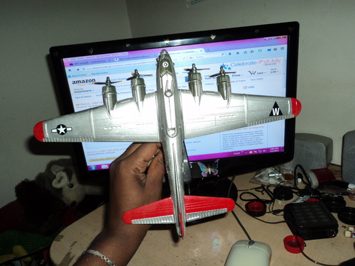 InAir E-Z Build B-17 Flying Fortress Model Kit (Red) customer photo 2