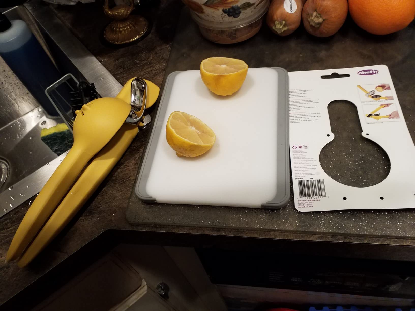 Chef'n FreshForce Lemon Squeezer Citrus Juicer, Manual Hand Press with Dual-Gear Power for Maximum Juice Extraction, Durable, Yellow customer photo 1