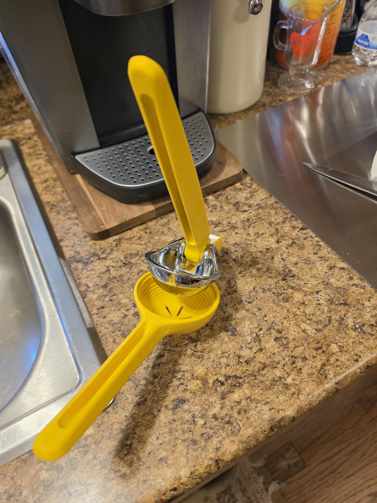 Chef'n FreshForce Lemon Squeezer Citrus Juicer, Manual Hand Press with Dual-Gear Power for Maximum Juice Extraction, Durable, Yellow customer photo 2