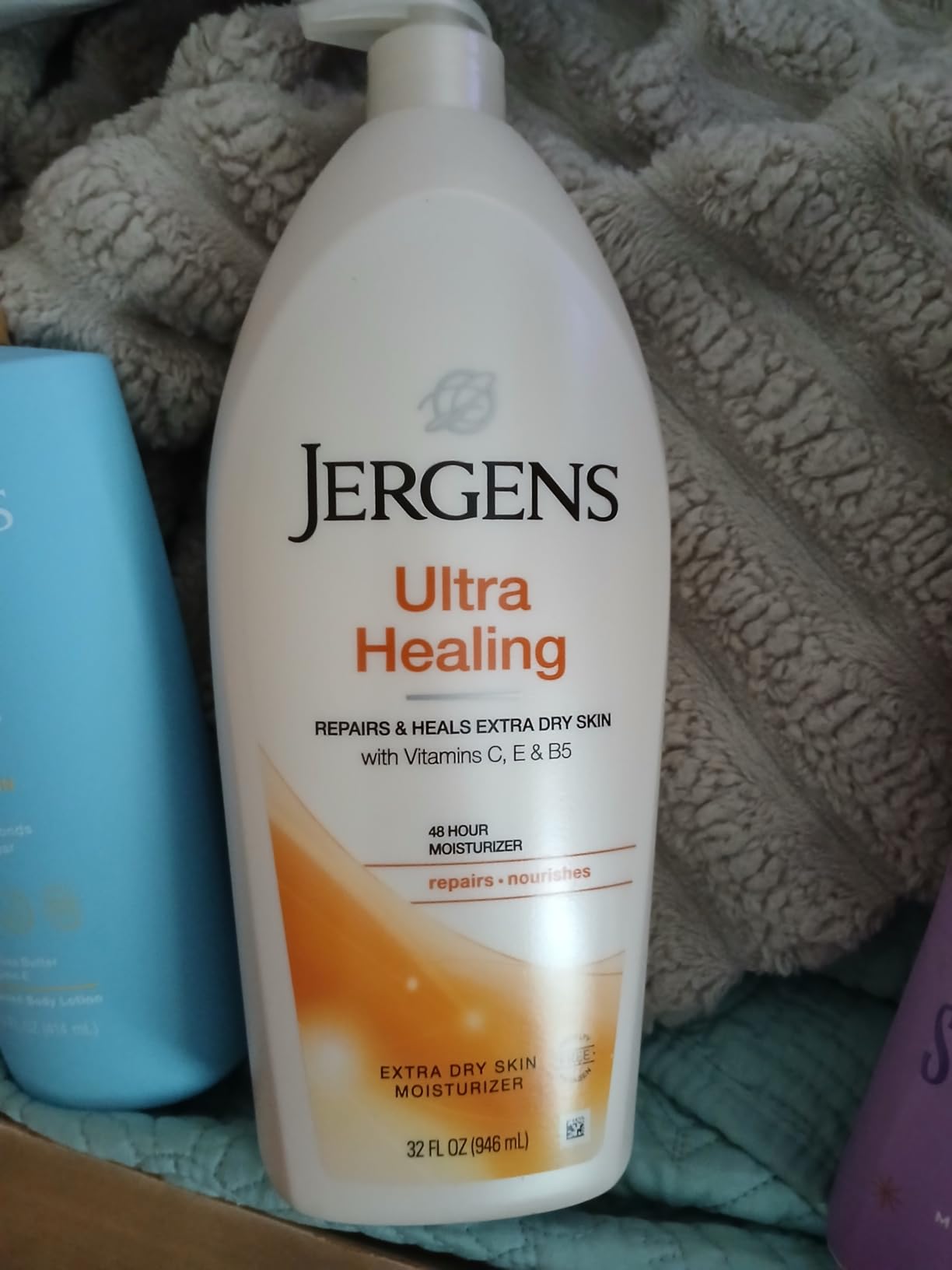 Jergens Ultra Healing Body Lotion, Moisturizer for Dry Skin, 32 fl oz customer photo 1