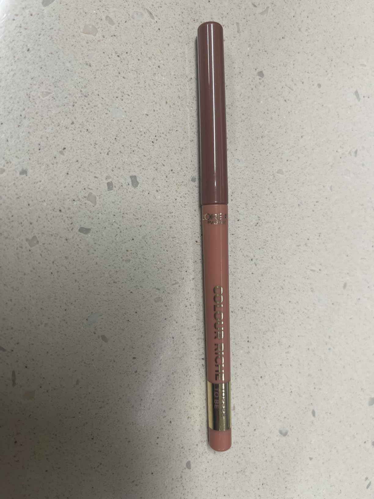 L'Oreal Paris Colour Riche Lip Liner Pencil, Creamy Lip Liner with Omega 3 and Vitamin E, 780 Au Naturale (Soft Neutral Beige) customer photo 2