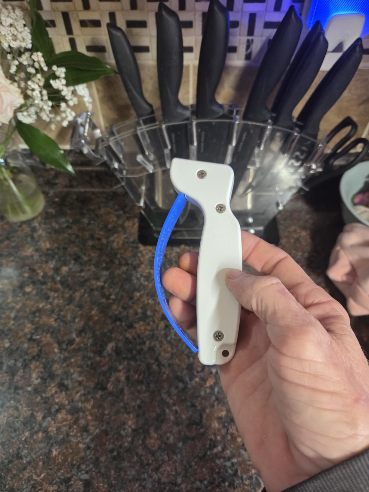 AccuSharp Knife Sharpener, Ergonomic Comfortable Handle, Compact & Easy to Use, Restore and Hone Straight & Serrated Knives, Blaze Orange customer photo 1