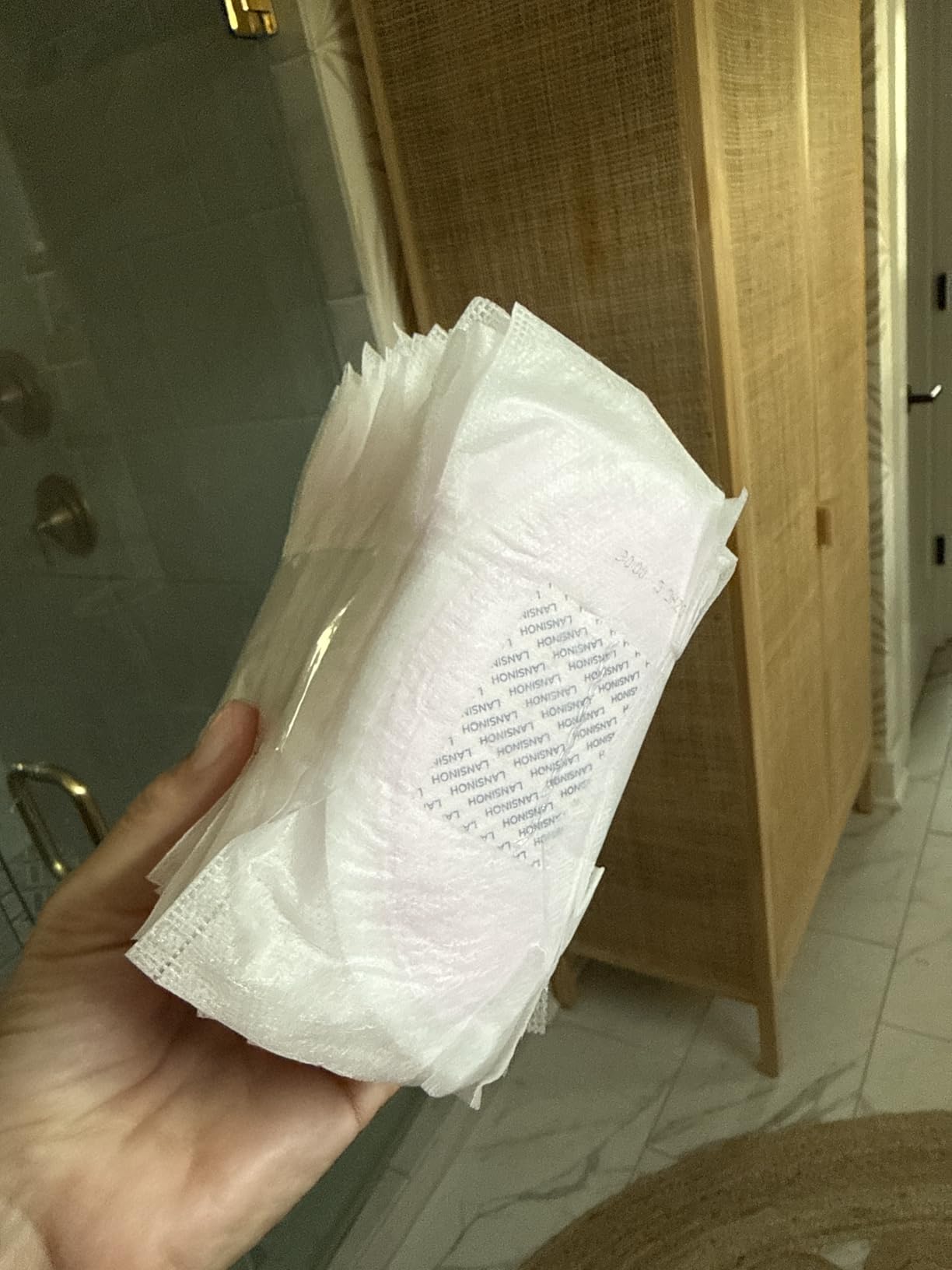 Lansinoh Stay Dry Disposable Nursing Pads, 100 Count customer photo 2