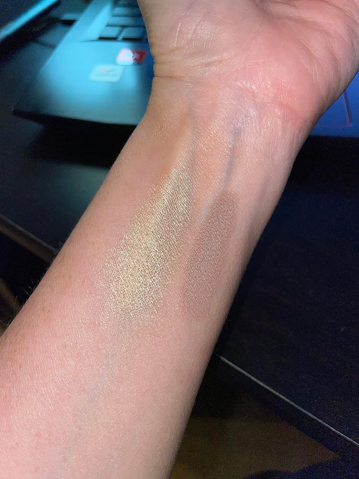 NYX PROFESSIONAL MAKEUP Wonder Stick, Face Shaping & Contouring Stick - Universal Light customer photo 1