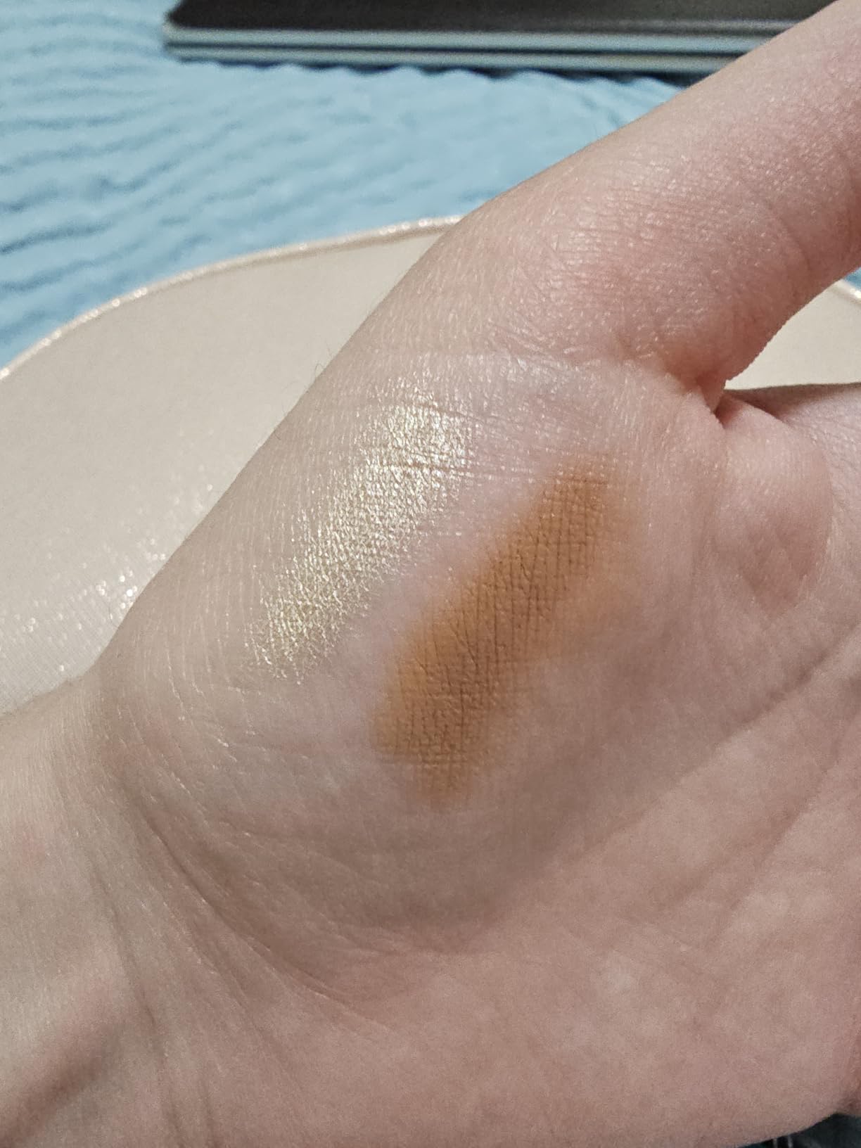 NYX PROFESSIONAL MAKEUP Wonder Stick, Face Shaping & Contouring Stick - Universal Light customer photo 2