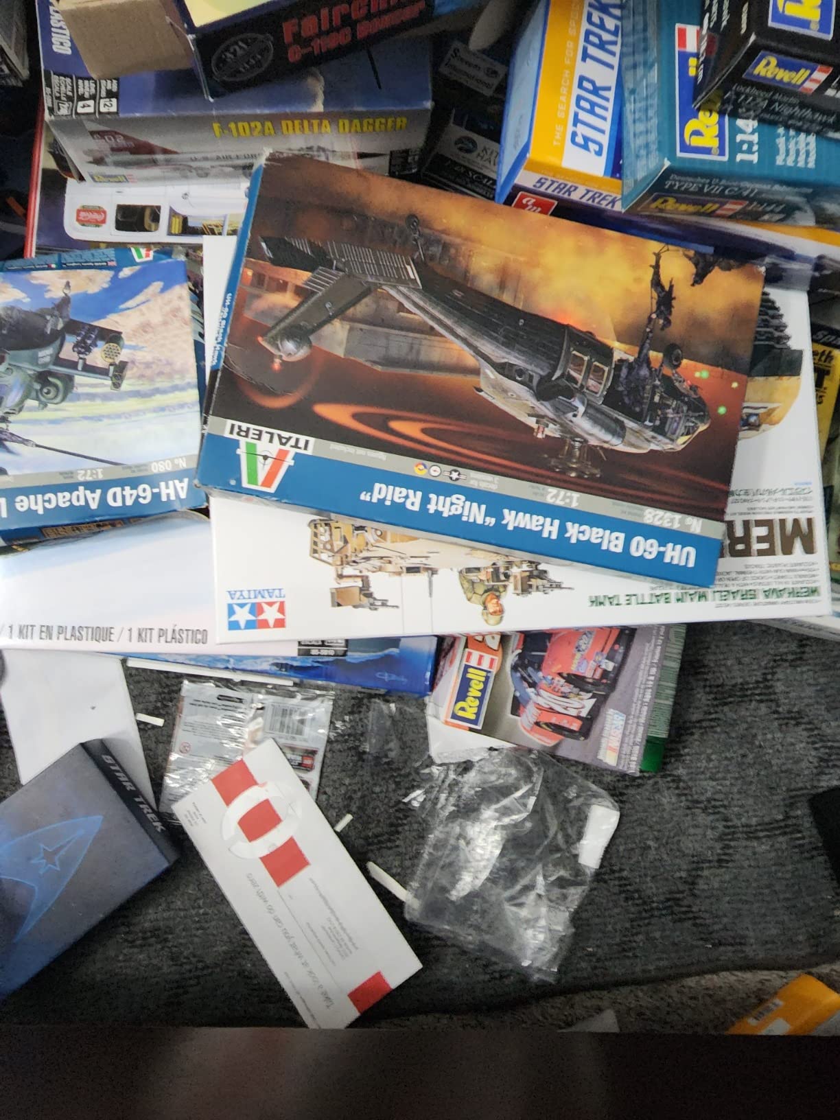 Italeri 1328S 1: 72 - UH-60/Mh-60 Black Hawk 'Night Raid' customer photo 2