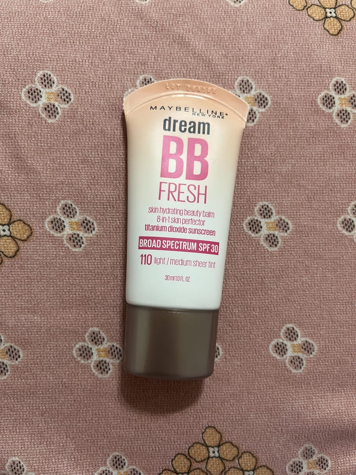 Maybelline Dream Fresh Skin Hydrating BB cream, 8-in-1 Skin Perfecting Beauty Balm with Broad Spectrum SPF 30, Sheer Tint Coverage, Oil-Free, Light/Medium, 1 Fl Oz customer photo 2