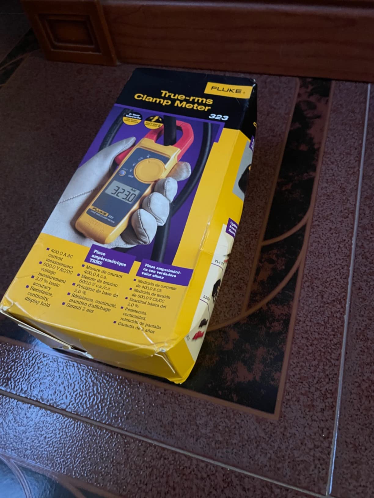 Fluke 323 Clamp Meter for Commercial/Residential Electricians, Measures AC Current to 400 A & AC/DC Voltage to 600 V, Resistance and Continuity, Includes 2 Year Warranty and Soft Carrying Case customer photo 1