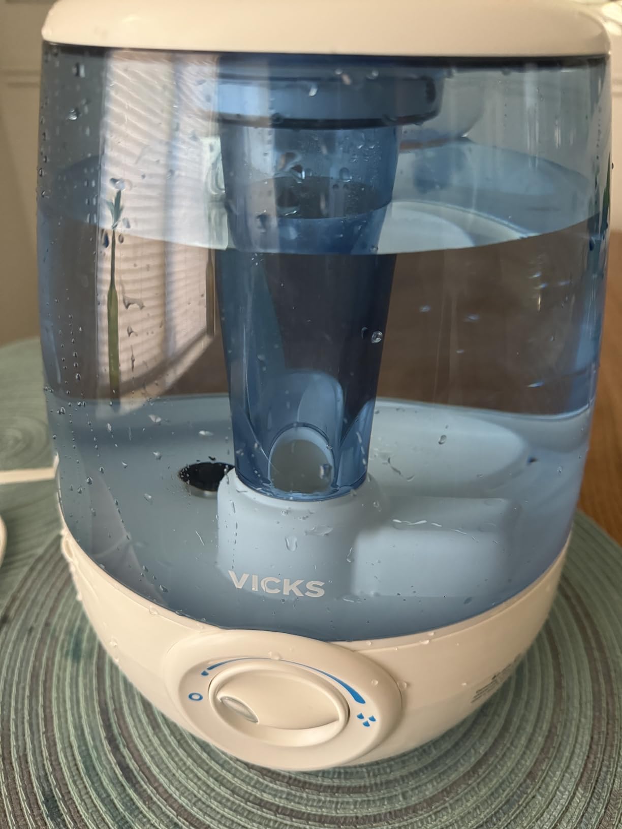 Vicks Filter-Free Ultrasonic Humidifier for Bedroom or Nursery 1.2 Gal Tank customer photo 1