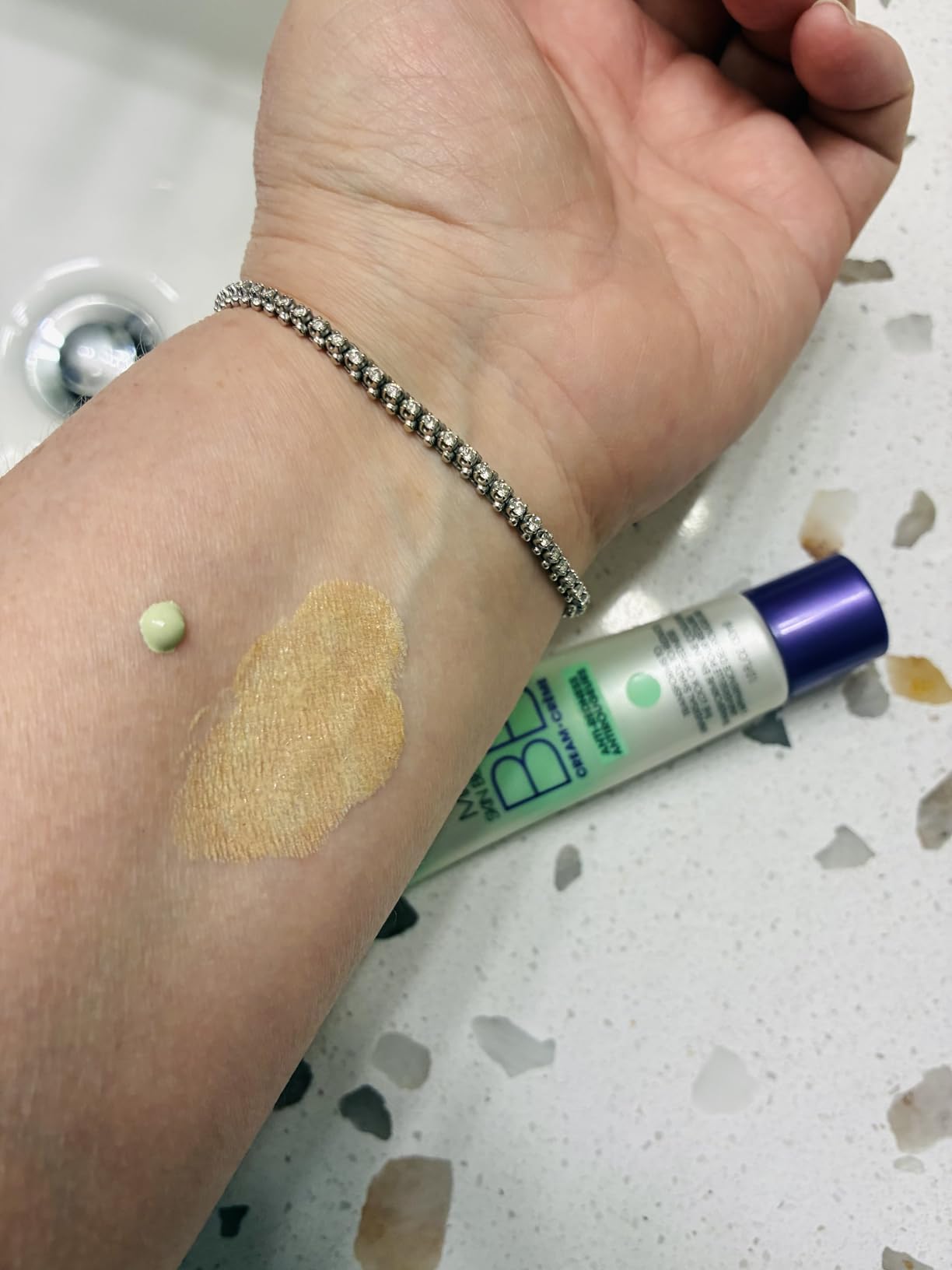 L'Oreal Paris Magic BB Cream, Hydrating Skin Beautifier & Color Changing Foundation, Light Coverage, Anti-Redness, 1 fl oz. customer photo 2