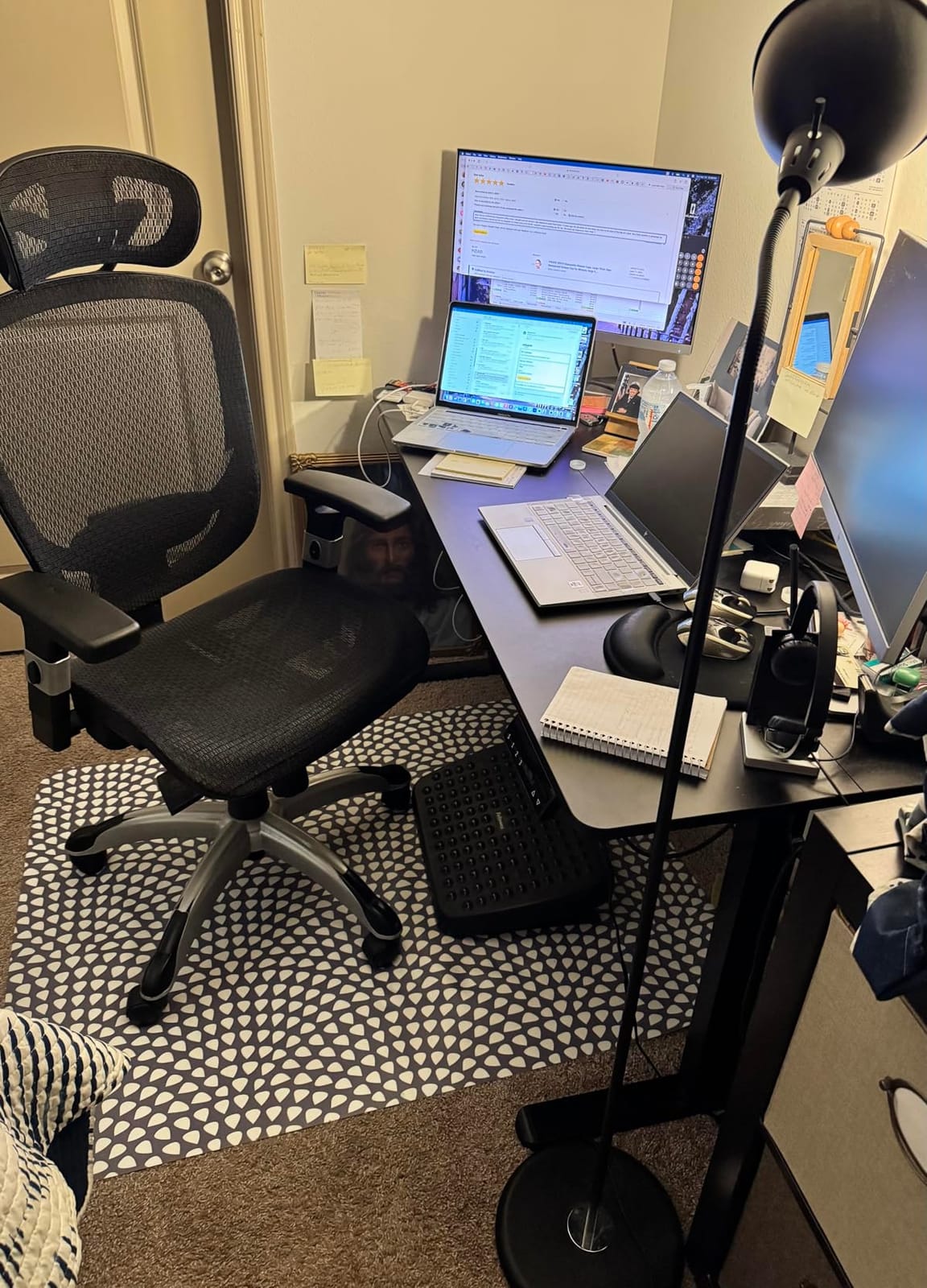 Staples Hyken Ergonomic Mesh Task Chair, Lumbar Support, Swivel, Black customer photo 1