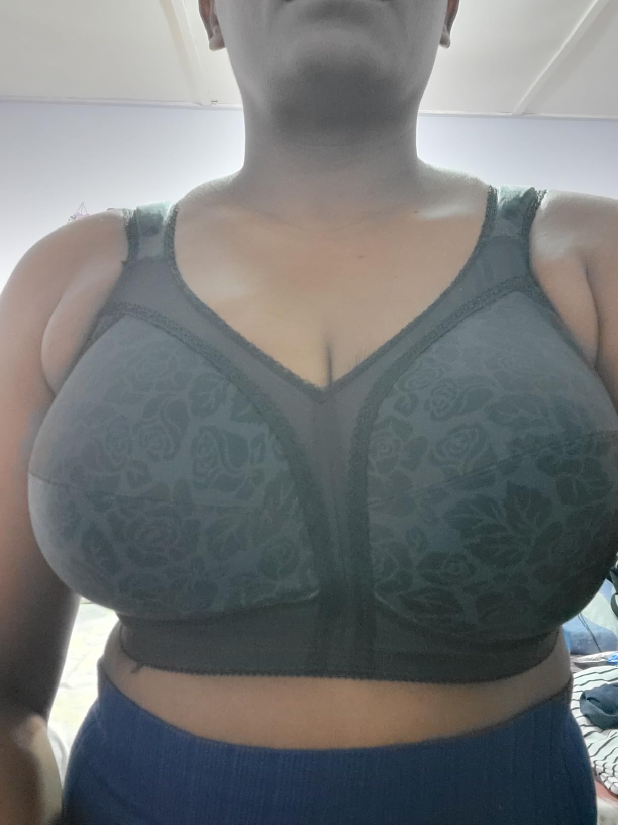 Playtex Women's Wireless Bra, 18 Hour Plus-Size Bras Available, Full Coverage, Smoothing, 4693, Single or 2-Pack customer photo 1
