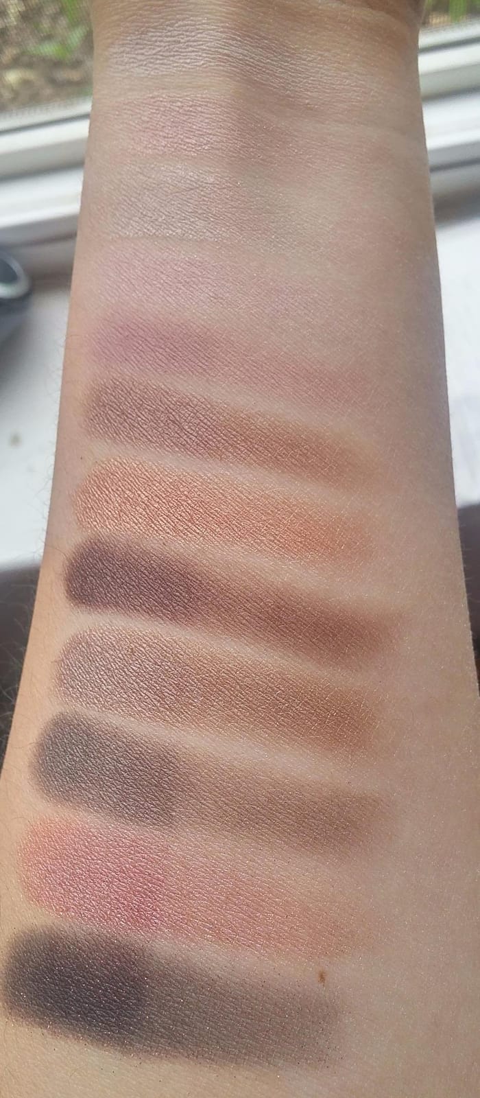 Maybelline The Blushed Nudes Eyeshadow Palette Makeup, 12 Pigmented Matte & Shimmer Shades, Blendable Powder, 1 Count customer photo 1