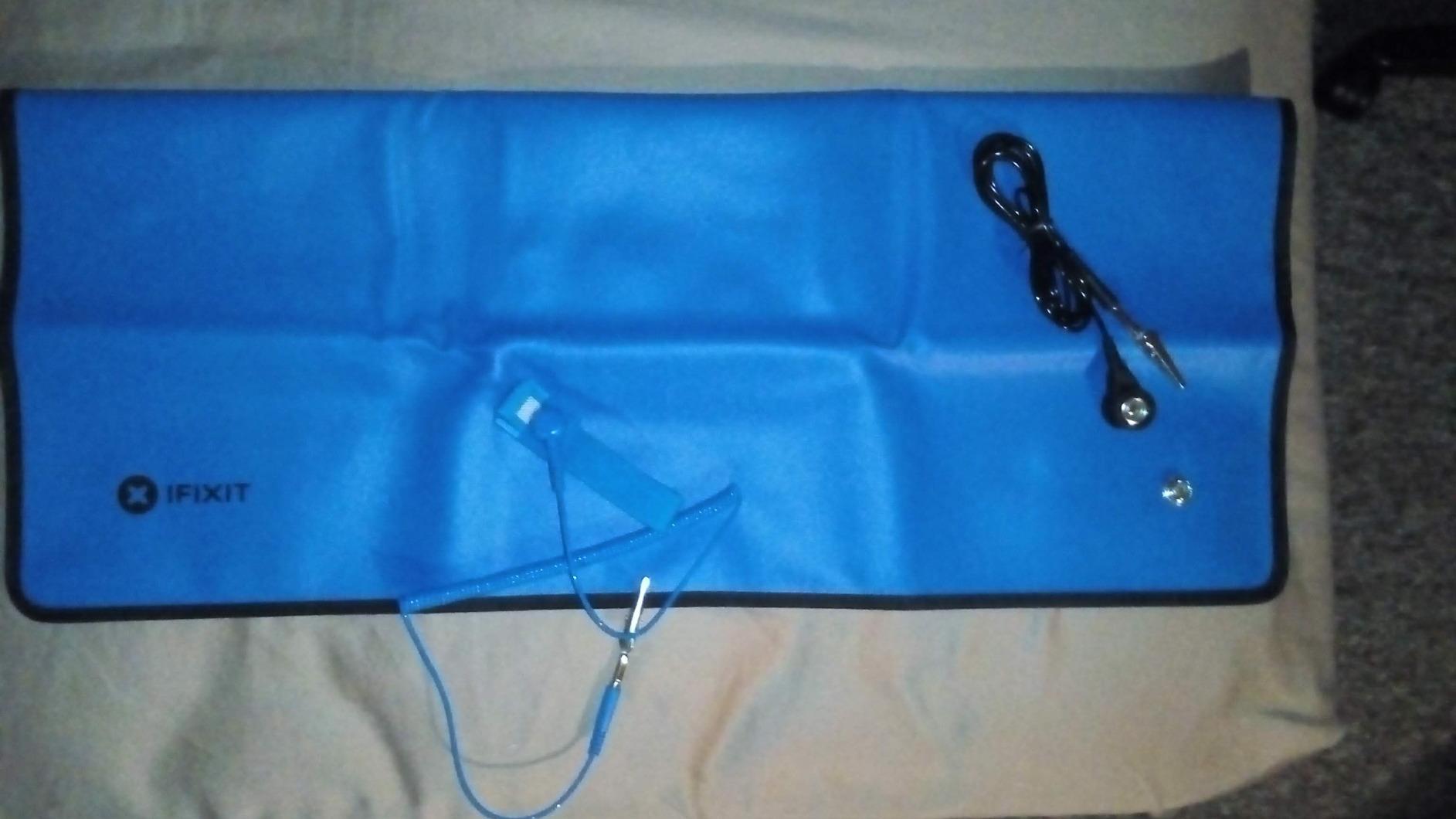 iFixit Portable Anti-Static Mat - ESD Pad, Wrist Strap, Grounding Cord customer photo 1
